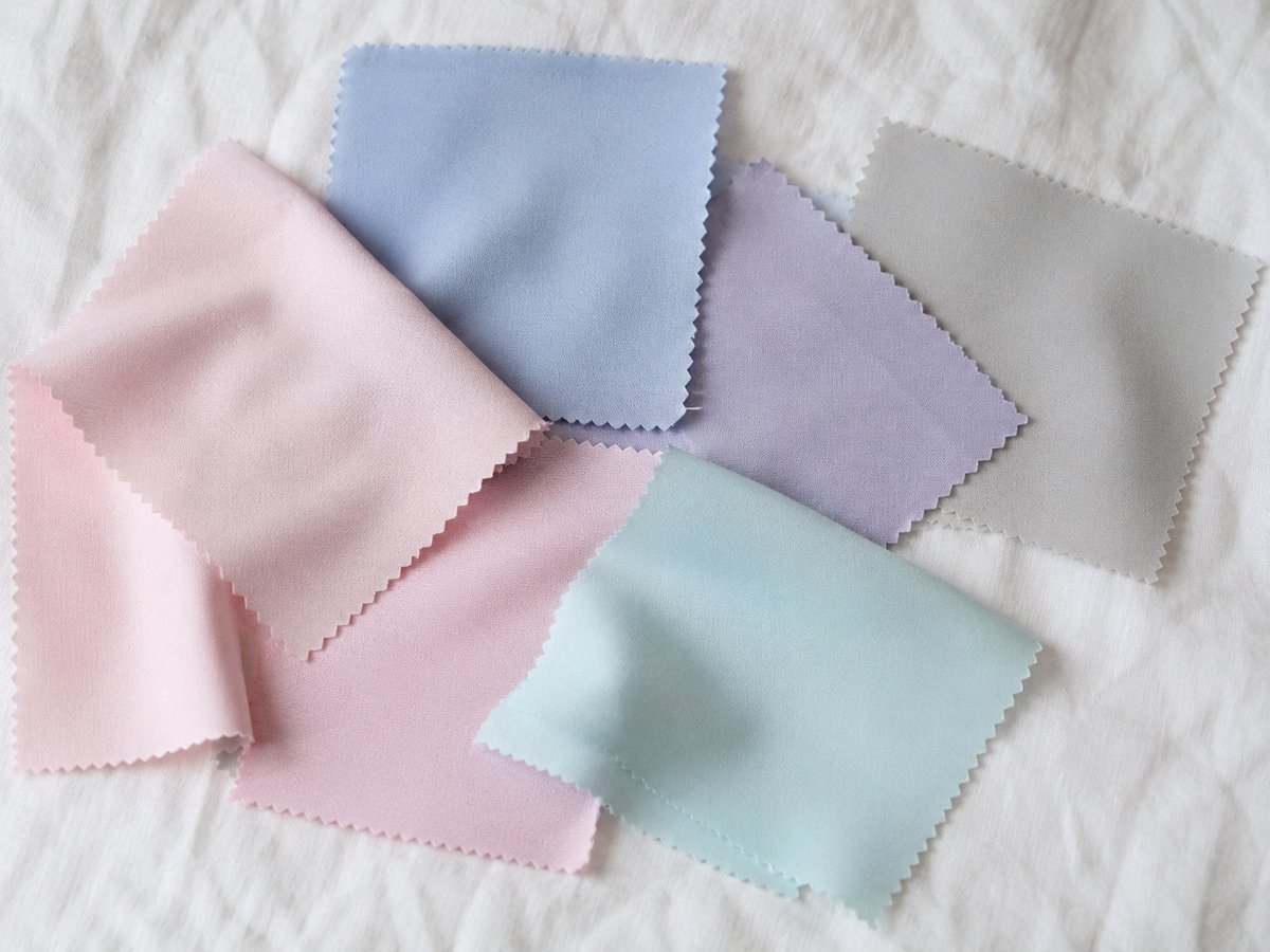 Paleta de colorimetría verano claro con rosas empolvados, azules pálidos, lavanda y gris perla